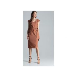 Sukienka M674 Brąz. Pomarańczowe sukienki damskie FIGL, xl, w paski, z tkaniny, z dekoltem w serek, bez rękawów, midi, asymetryczne. Za 179,00 zł.