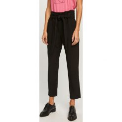 Dkny - Spodnie. Czarne spodnie damskie DKNY, z haftami, z poliesteru, z podwyższonym stanem. Za 499,90 zł.