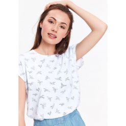 T-SHIRT DAMSKI Z NADRUKIEM. Szare t-shirty damskie Top Secret, z nadrukiem. Za 29,99 zł.