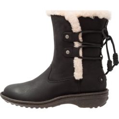 UGG AKADIA Botki sznurowane black. Czarne buty zimowe damskie Ugg, z materiału, na sznurówki. Za 929,00 zł.