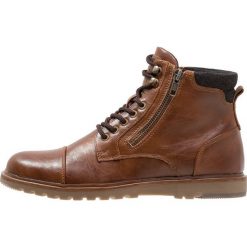 Buty zimowe męskie: Call it Spring YARONE Botki sznurowane cognac