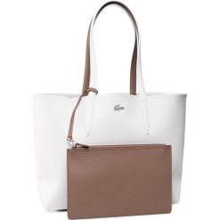 Torebka LACOSTE - Shopping Bag NF2142AA Marshmallow Otter E39. Pomarańczowe torebki klasyczne damskie Lacoste, bez wzorów, ze skóry ekologicznej, klasyczne, duże, bez dodatków. Za 549,00 zł.