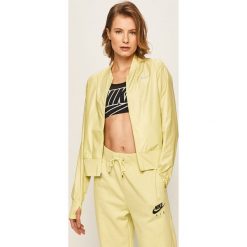 Nike - Kurtka. Różowe kurtki damskie Nike, s, z poliesteru, krótkie. Za 279,90 zł.
