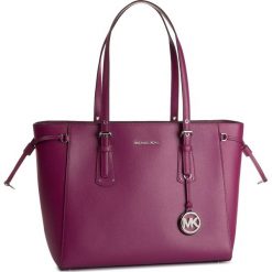 Torebka MICHAEL MICHAEL KORS - Voyager 30H7SV6T8L Garnet. Fioletowe torebki klasyczne damskie MICHAEL Michael Kors, bez wzorów, ze skóry, klasyczne, bez dodatków. Za 1399,00 zł.