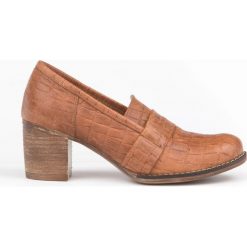 Półbuty na 6 cm słupku - skóra naturalna - model 250 - kolor brązowy krokodyl. Pomarańczowe półbuty damskie Zapato, bez wzorów, ze skóry, bez obcasa, na słupku, bez zapięcia. Za 319,00 zł.