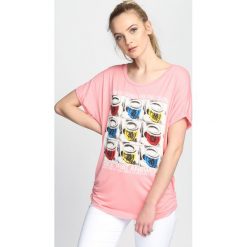 Jasnoróżowy T-shirt Fun And Games. Różowe bluzki damskie marki Born2be, uniwersalny. Za 9,99 zł.