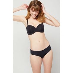 Etam - Biustonosz Pure Fit. Czarne biustonosze Etam, z haftami, z elastanu. W wyprzedaży za 99,90 zł.