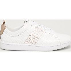 Lacoste - Buty Carnaby Evo. Białe buty sportowe damskie Lacoste, bez wzorów, ze skóry, sportowe. W wyprzedaży za 319,90 zł.