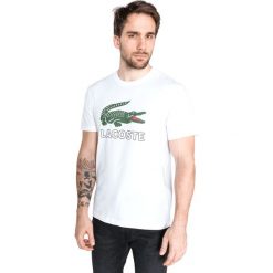Lacoste Koszulka Biały. Białe podkoszulki męskie Lacoste, l, z nadrukiem, z bawełny, bez kołnierzyka, krótkie. Za 223,95 zł.