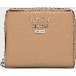 Dkny - Portfel skórzany. Brązowe portfele damskie DKNY, bez wzorów, z poliesteru. Za 519,90 zł.