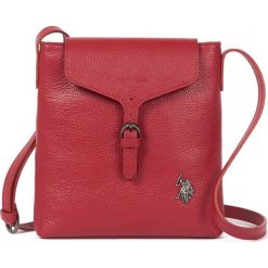U.S. POLO ASSN. torebka crossbody Manhattan Crossbody w/flap czerwona. Czerwone torebki klasyczne damskie U.S. Polo Assn., bez wzorów, bez dodatków. Za 509,00 zł.