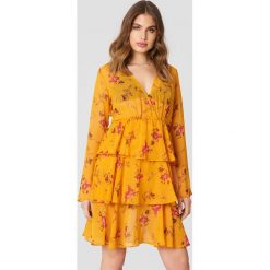 NA-KD Boho Sukienka z długim rękawem - Orange. Różowe sukienki boho marki NA-KD Boho, z falbankami, midi. Za 121,95 zł.