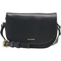 Torebki klasyczne damskie: Royal RepubliQ RAF CURVE EVENING BAG Torba na ramię navy