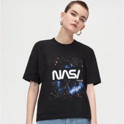 Koszulka NASA - Czarny. Czarne koszulki damskie Cropp, s. Za 49,99 zł.