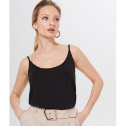 Prążkowany top z wiskozą - Czarny. Czarne topy damskie Mohito, s, bez wzorów, z wiskozy, bez kołnierzyka. Za 39,99 zł.