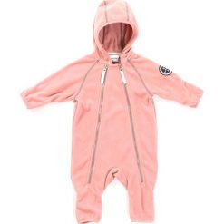 Pajacyk "Fleece" w kolorze jasnoróżowym. Różowe body niemowlęce Hulabalu, z aplikacjami, bez rękawów. W wyprzedaży za 87,95 zł.