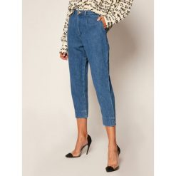 Jeansy Mom Fit Wrangler Chino W22HJS72L. Niebieskie jeansy damskie Wrangler, l. W wyprzedaży za 259,00 zł.