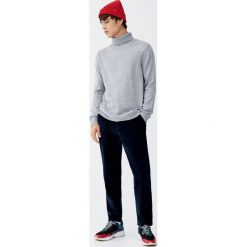Gładki wełniany sweter z golfem. Szare swetry męskie Pull&Bear, m, bez wzorów, z wełny, z golfem, bez kaptura. Za 109,00 zł.