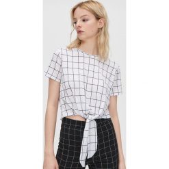 Bluzka z wiązaniem - Biały. Białe bluzki damskie Cropp, s, bez wzorów, bez kołnierzyka, bez rękawów. Za 49,99 zł.