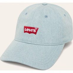 Levi's - Czapka. Niebieskie czapki damskie Levi's®, bez wzorów, z bawełny. W wyprzedaży za 69,90 zł.