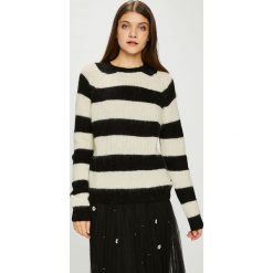 Pepe Jeans - Sweter. Czarne swetry klasyczne damskie marki Pepe Jeans, s, z wełny, z okrągłym kołnierzem. W wyprzedaży za 159,90 zł.