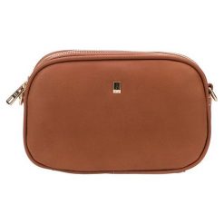 David Jones Ladies Crossbody Torebka Cognac cm4020. Brązowe torebki klasyczne damskie marki David Jones, bez wzorów, bez dodatków. W wyprzedaży za 79,00 zł.