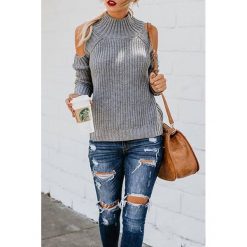 Sweter RIGMA GREY. Szare bluzy damskie Sweter RIGMA GREY, uniwersalny, bez wzorów, bez rękawów, bez kaptura. W wyprzedaży za 69,00 zł.