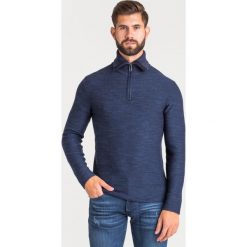 SWETER Emporio Armani VIRGIN WOOL. Niebieskie swetry męskie Emporio Armani, m, bez wzorów, z wełny, z golfem, bez kaptura. Za 1339,00 zł.