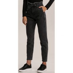 Ciemnoszare Jeansy Mom Fit Laamtora. Szare jeansy damskie Renee. Za 129,99 zł.