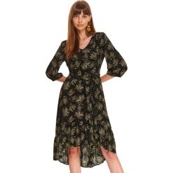 Printowana sukienka z falbaną. Czarne sukienki damskie Top Secret, na co dzień, na jesień, bez wzorów, eleganckie, z dekoltem w serek, bez rękawów, asymetryczne. Za 139,99 zł.