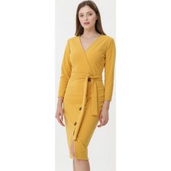 Żółta Sukienka Ripley. Żółte sukienki damskie Born2be, na co dzień, xl, w paski, z tkaniny, eleganckie, bez kołnierzyka, bez rękawów, długie, midi, proste. Za 69,99 zł.