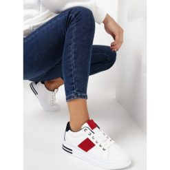 Biało-Czerwone Sneakersy Eshiriana. Białe sneakersy damskie Born2be. Za 89,99 zł.