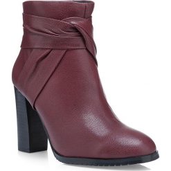 Buty damskie. Czarne botki damskie Wittchen, ze skóry, na wysokim obcasie, bez zapięcia. W wyprzedaży za 259,90 zł.