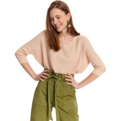 Sweter damski z dekoltem w łódkę. Brązowe swetry damskie Top Secret, na lato, bez wzorów, z dzianiny, wizytowe, bez rękawów, bez kaptura. W wyprzedaży za 69,99 zł.