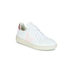 Buty Veja V-10. Białe trampki i tenisówki damskie marki Veja, bez wzorów, bez zapięcia. Za 549,00 zł.