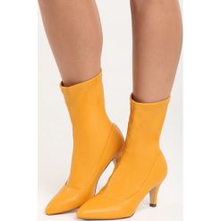 Musztardowe Botki Topper Top. Żółte topy damskie Born2be, bez wzorów, bez kołnierzyka. Za 119,99 zł.