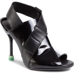 Sandały UNITED NUDE - Square Sandal Hi 1054701149 Black. Czarne klapki damskie United Nude, bez wzorów, ze skóry, bez obcasa. W wyprzedaży za 729,00 zł.