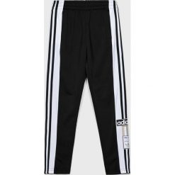 Adidas Originals - Spodnie dziecięce 140-164 cm. Czarne spodnie chłopięce adidas Originals, bez wzorów, z poliesteru, casualowe. W wyprzedaży za 199,90 zł.