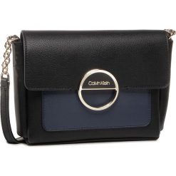 Torebka CALVIN KLEIN - Hoop Shoulder Bag Sm K60K606510 BAX. Czarne listonoszki damskie Calvin Klein, z aplikacjami, ze skóry ekologicznej, zdobione, bez dodatków. W wyprzedaży za 459,00 zł.