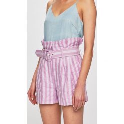 Glamorous - Szorty. Fioletowe szorty damskie Glamorous, s, w paski, z elastanu, casualowe, z podwyższonym stanem. W wyprzedaży za 119,90 zł.