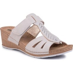Klapki INBLU - EP043F01 Beige. Brązowe klapki damskie Inblu, z aplikacjami, ze skóry ekologicznej, bez obcasa, na obcasie. Za 89,99 zł.