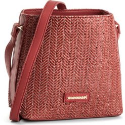 Torebka MONNARI - BAG3300-005 Red. Czerwone torebki damskie wizytowe marki Monnari, na co dzień, bez wzorów, ze skóry ekologicznej, bez dodatków. W wyprzedaży za 129,00 zł.