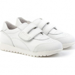 Skórzane sneakersy w kolorze białym. Białe trampki chłopięce Angelitos. W wyprzedaży za 225,95 zł.