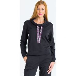 BLUZA ARMANI EXCHANGE. Czarne bluzy damskie Armani Exchange, xs, z nadrukiem, z bawełny, bez rękawów, bez kaptura. Za 419,00 zł.
