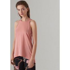 Top z dekoltem halter - Różowy. Różowe topy damskie Mohito, s, bez wzorów, bez kołnierzyka. W wyprzedaży za 19,99 zł.