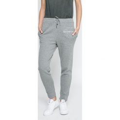 Calvin Klein Jeans - Spodnie. Szare jeansy damskie marki Calvin Klein Jeans. W wyprzedaży za 279,90 zł.