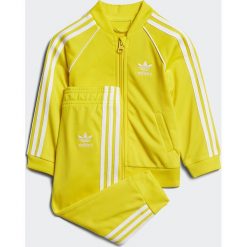Adidas Originals SET Kurtka sportowa yellow. Żółte kurtki chłopięce marki adidas Originals, z jeansu. Za 199,00 zł.