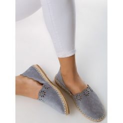 Niebieskie Espadryle Undefeatability. Niebieskie espadryle damskie Born2be, z aplikacjami, bez obcasa, na płaskiej podeszwie. Za 79,99 zł.