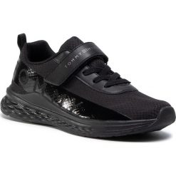 Sneakersy TOMMY HILFIGER - Low Cut Lace-Up T3B4-30999-0586 S Black 999. Czarne trampki chłopięce TOMMY HILFIGER, bez wzorów, z tworzywa sztucznego, na rzepy. Za 299,00 zł.