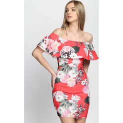 Czerwona Sukienka Dolce Vita. Czerwone sukienki hiszpanki Born2be, na lato, s, mini, ołówkowe. Za 29,99 zł.
